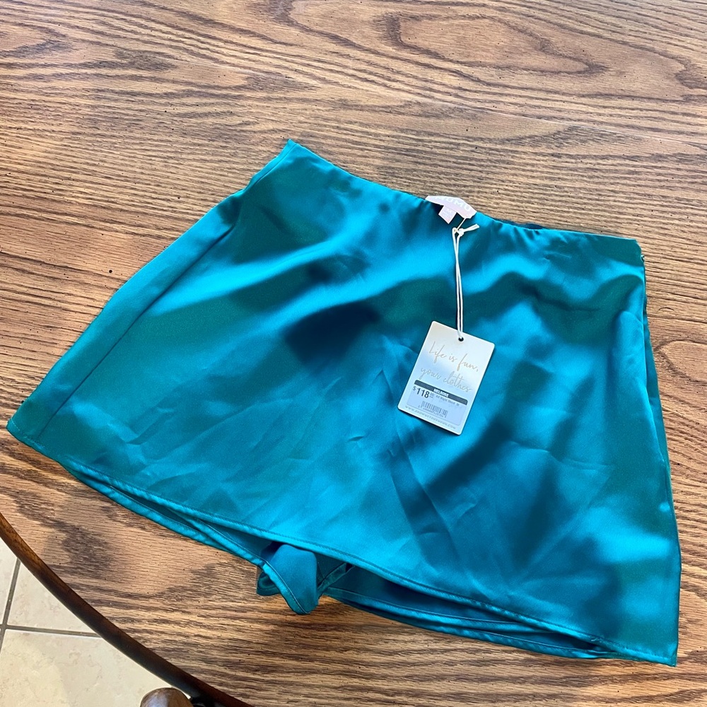 NWT Show Me Your Mumu Silk Skort